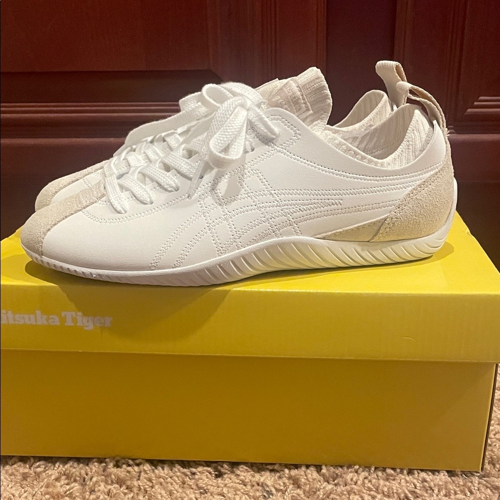 Onitsuka Tiger Cream/White Sneakers Size 7 NWT
